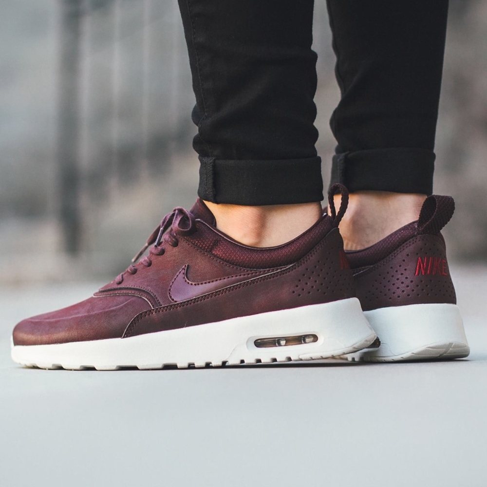 Nike Air Max Thea Premium Leather Sneakers sz 9.5
